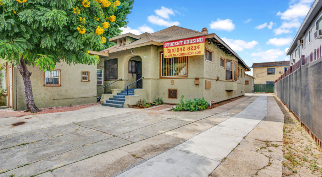 OFF CAMPUS STUDENT HOUSING