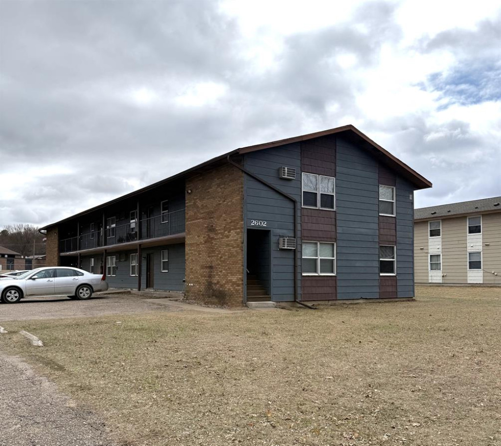 AVAILABLE NOW – 2BR/1BA – $695/mo – Pet Friendly – NO DEPOSIT!